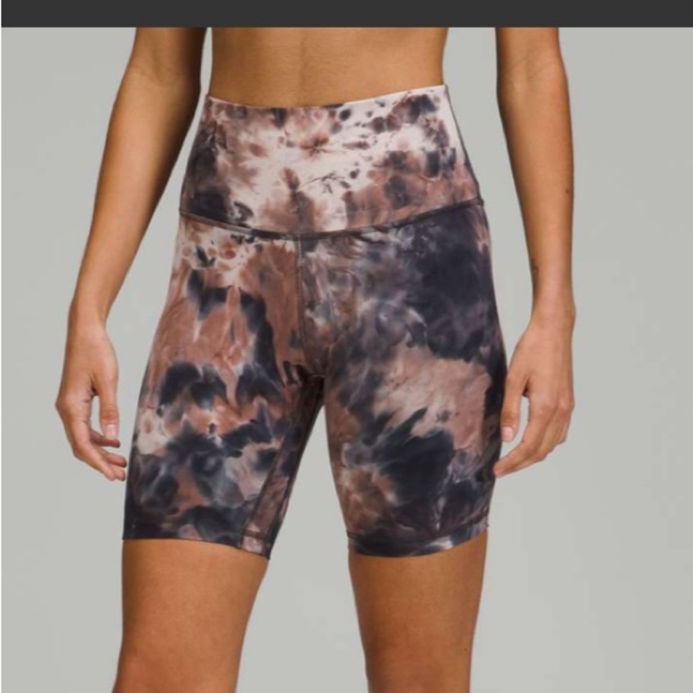 Lululemon Align HR Short 8"
Diamond Dye Seashell Smoky Topaz Graphite Grey 10